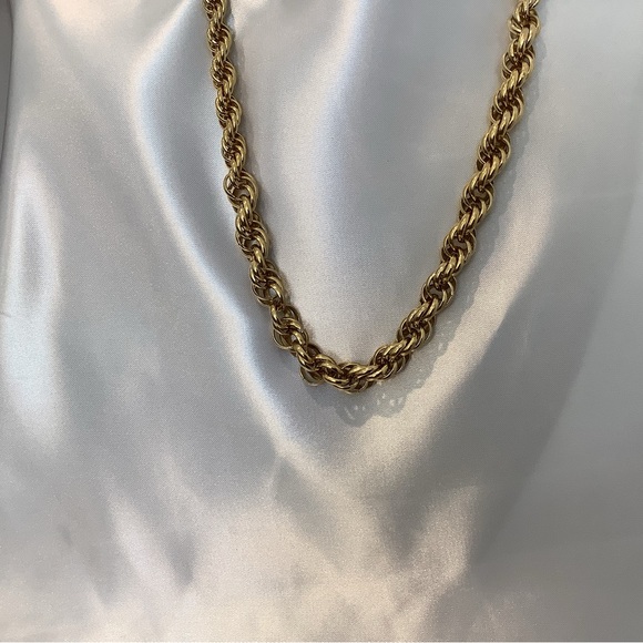 Gorgeous Les Bernard Inc Twisted Gold Tone Graduated Necklace - Picture 2 of 3